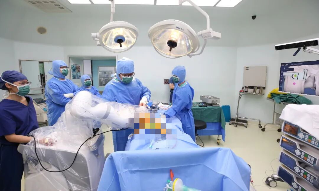 国产“全骨科”手术机器人实现活动单髁置换新突破