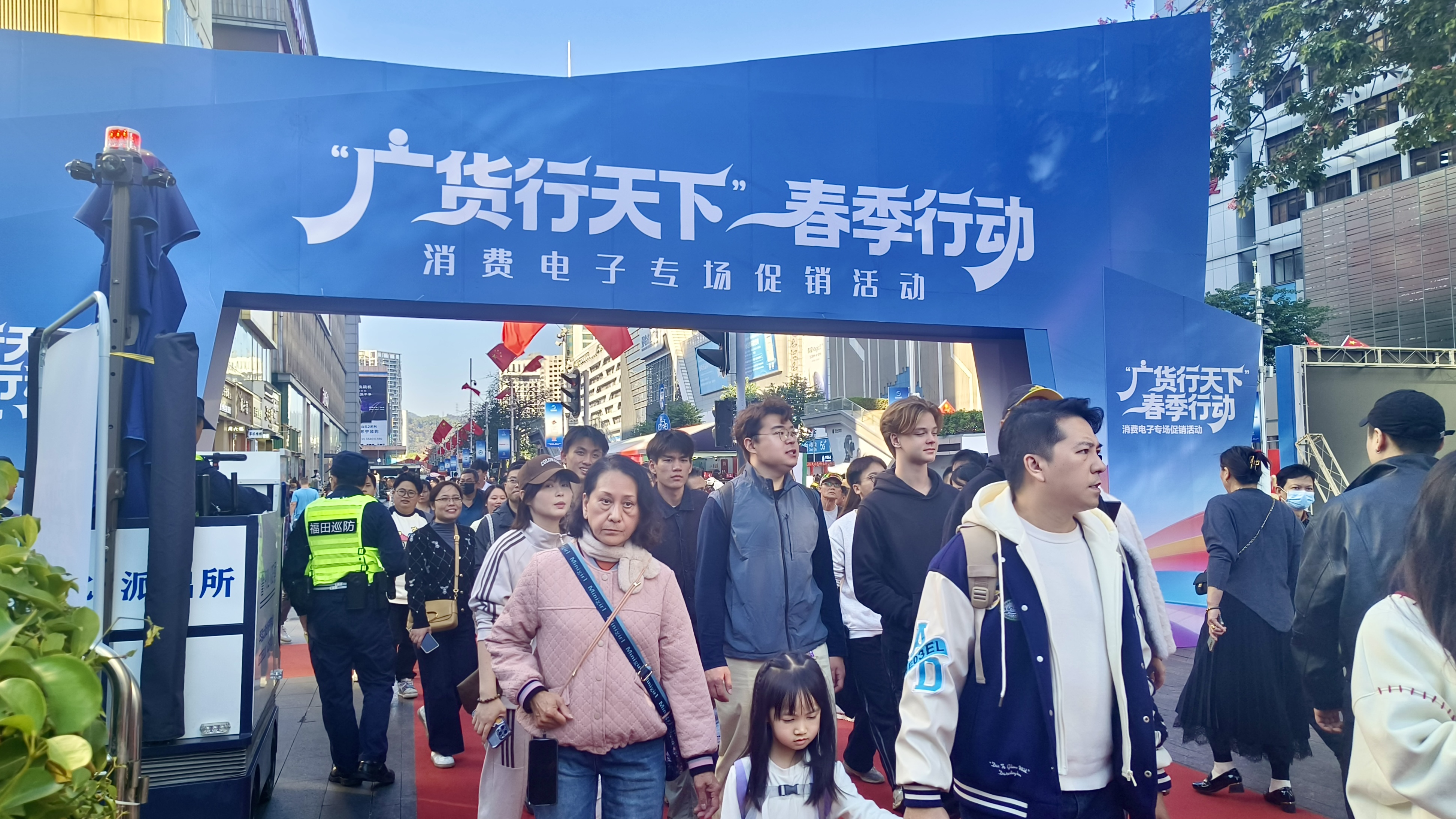 “广货行天下”消费电子专场走进华强北：“科技年货”引爆“AI+”新春消费热潮