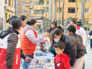 罗湖翠宁社区开展趣味跳蚤集市活动  