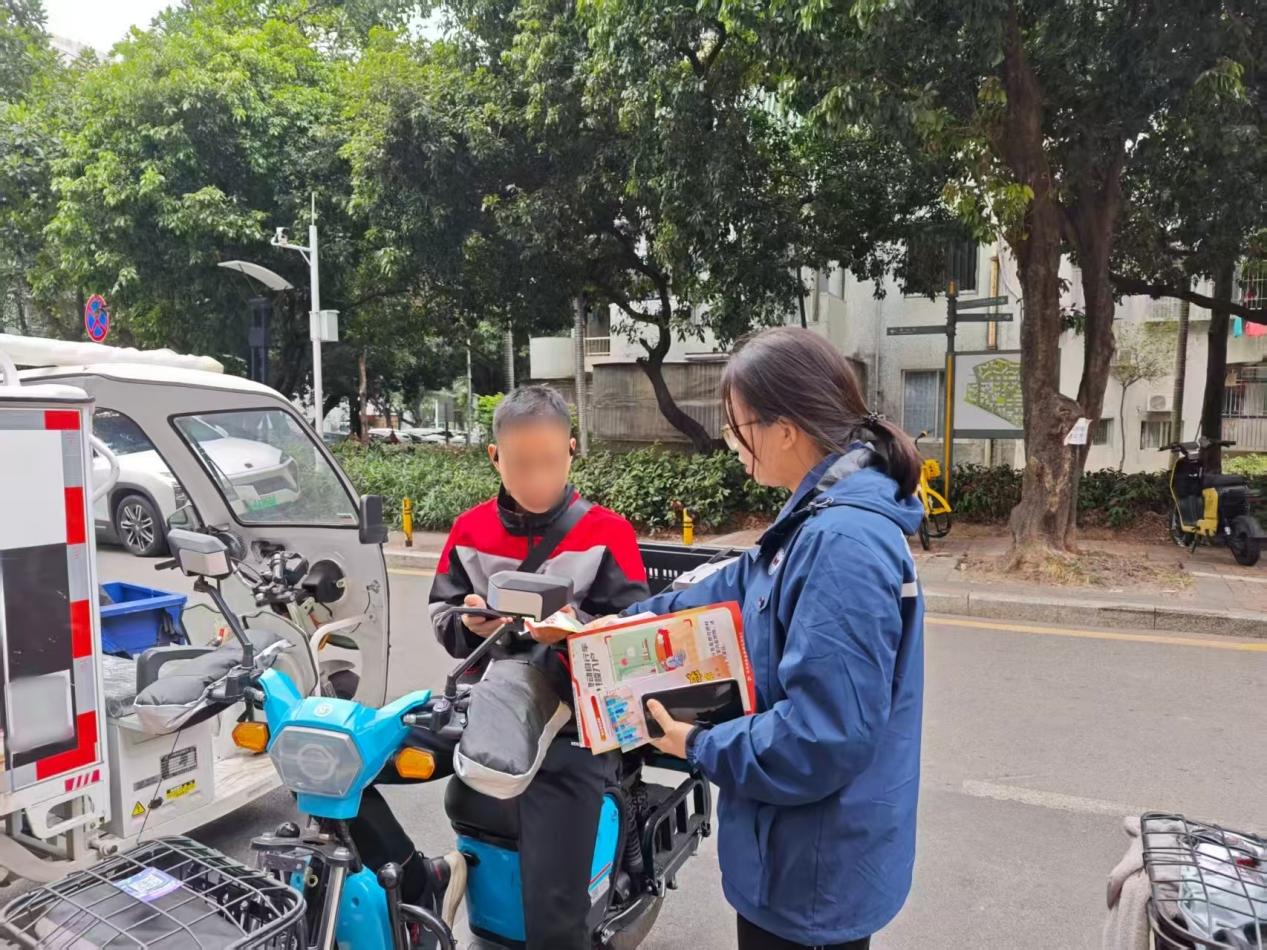 沙河街道中新街社区开展安全巡查整治行动
