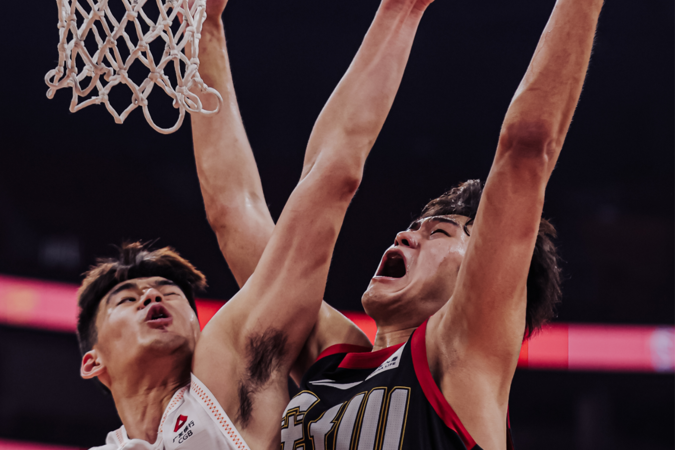 前瞻丨CBA深圳队客场挑战上海男篮：“矛”与“盾”的较量