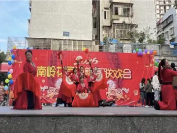 新春走基层｜看这个一元物业费的小区如何用“村晚”点燃新春