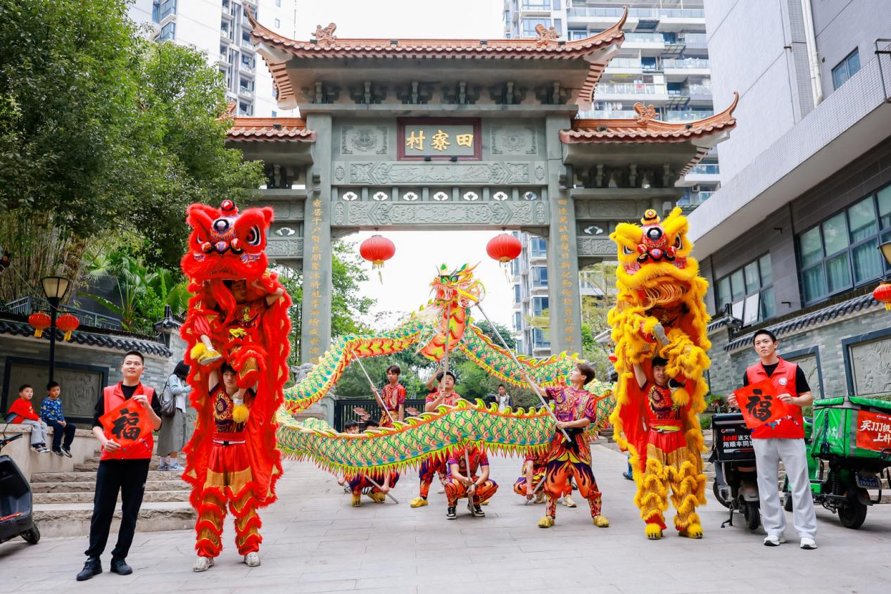 桃源街道塘朗社区龙腾狮跃贺新春：传统巡游、银龄风采与市集盛宴共谱和谐乐章