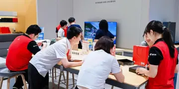 这届年轻人用“科技年货”，回乡记录“中国年”