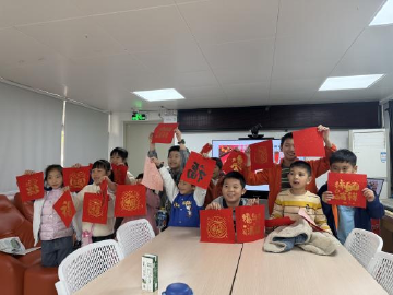 执笔绘童真，冬日暖相聚——南园街道锦龙社区寒假冬令营活动圆满收官