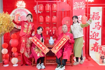 新春走基层｜一张全家福，定格两份爱：致志愿者，也致那个说“去吧，家里有我”的人