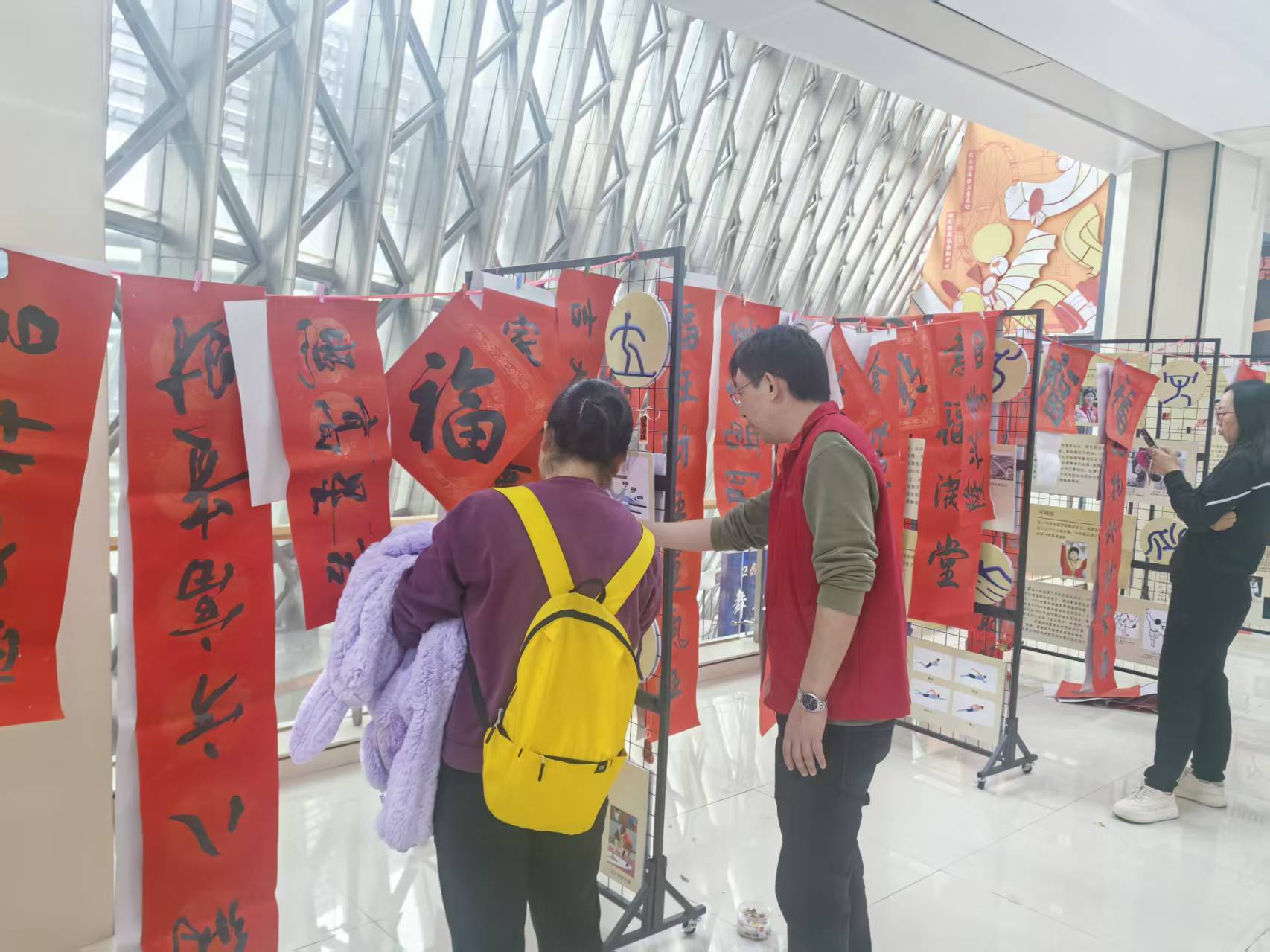 “手写的春联才有年味儿”！ 宝安图书馆新安分馆手写春联送上门年味拉满