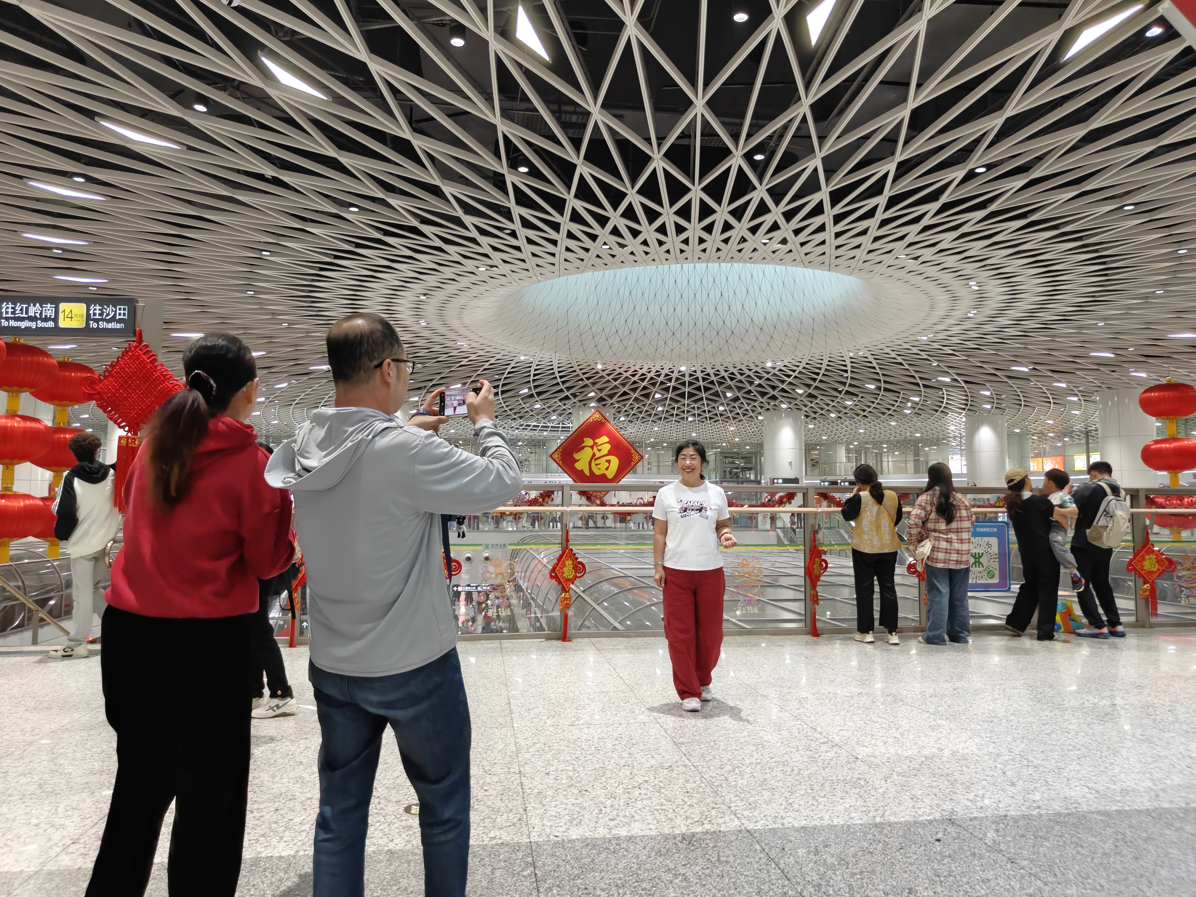 在“深圳之眼”，通勤路成了《惊蛰无声》的片场