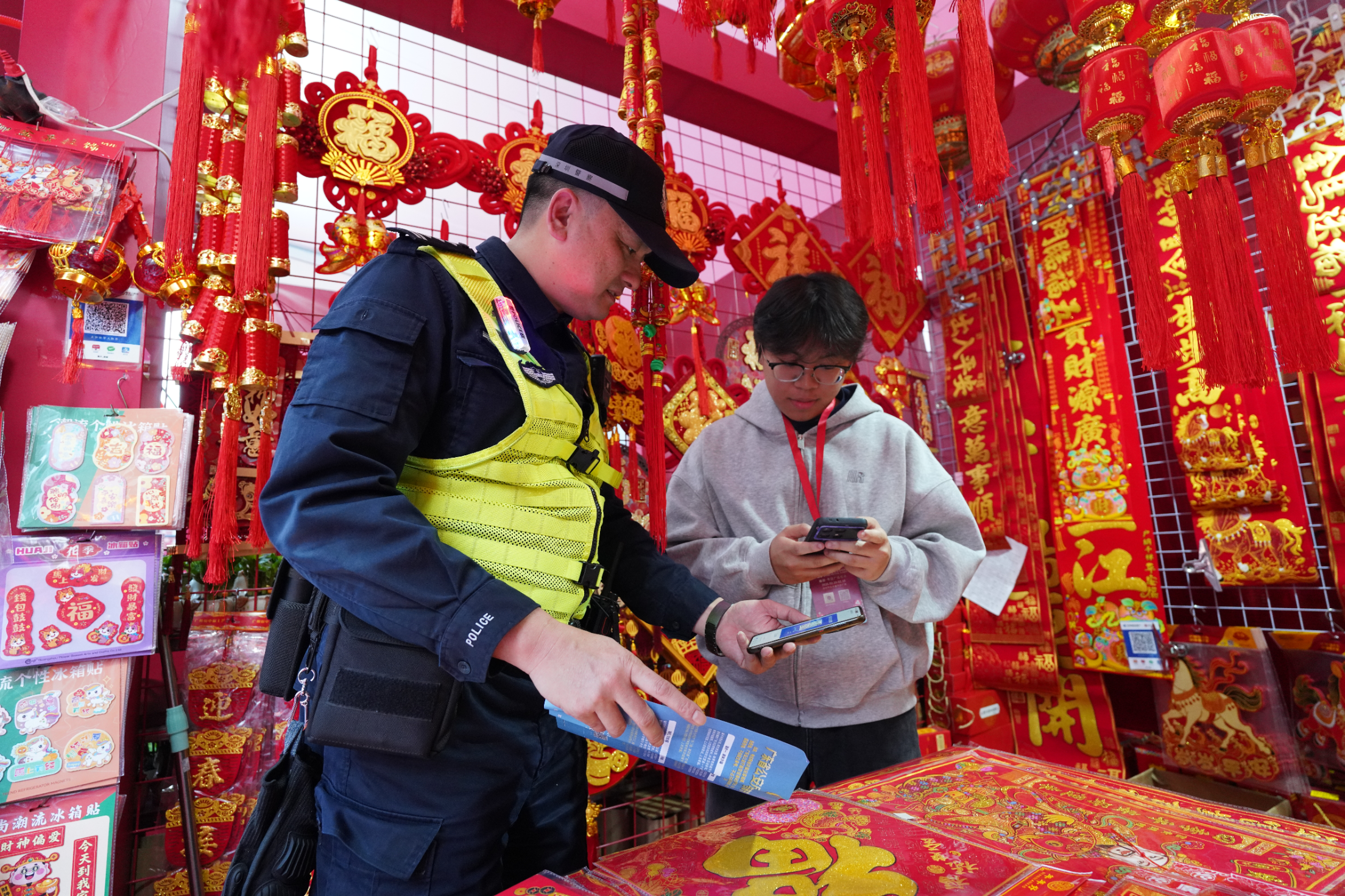 花市灯火里 守护万家团圆——深圳市公安局福田分局福田派出所副所长许锦东