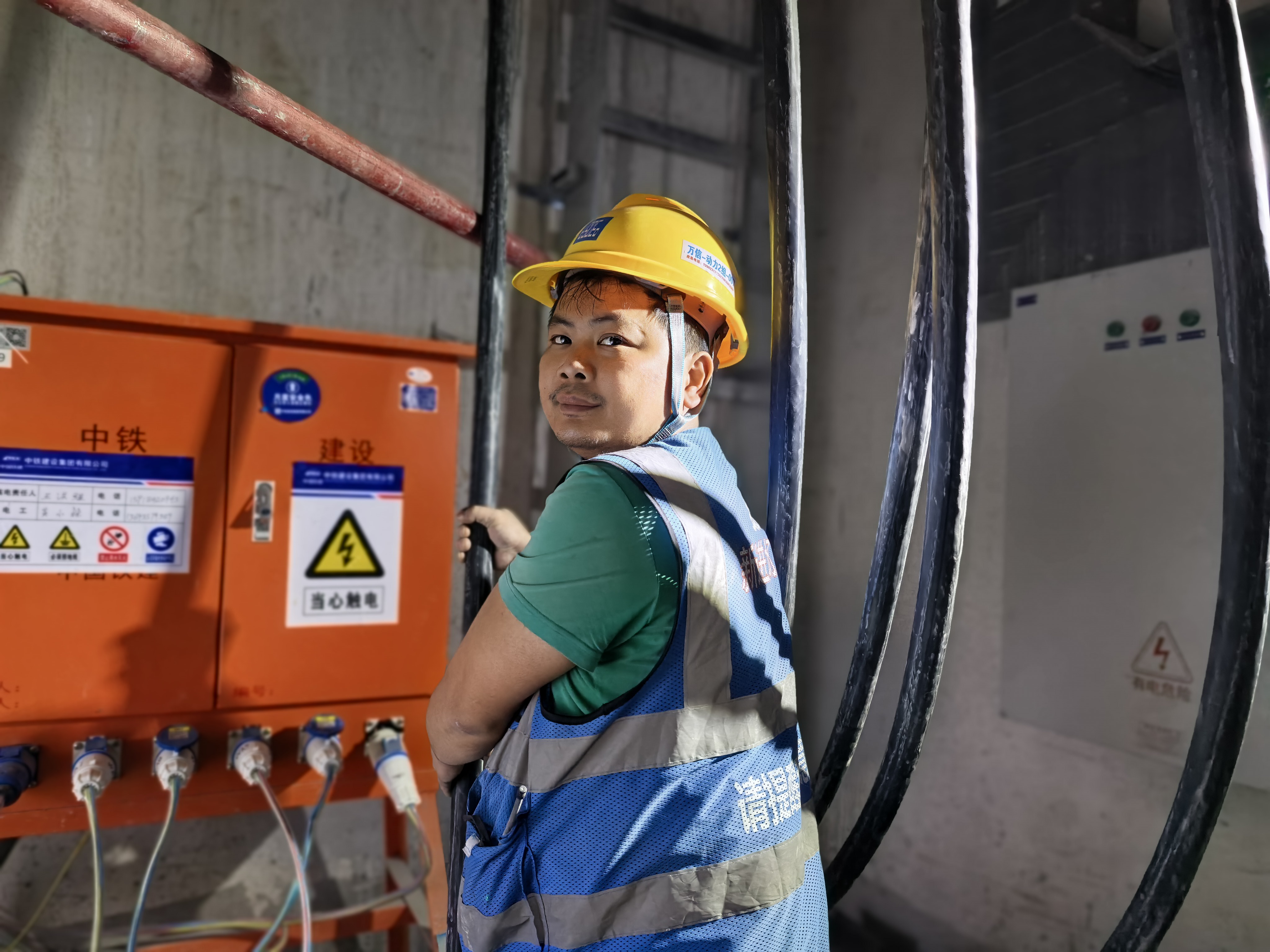 新春走基层 | 新春坚守岗位,匠心点亮湾区门户