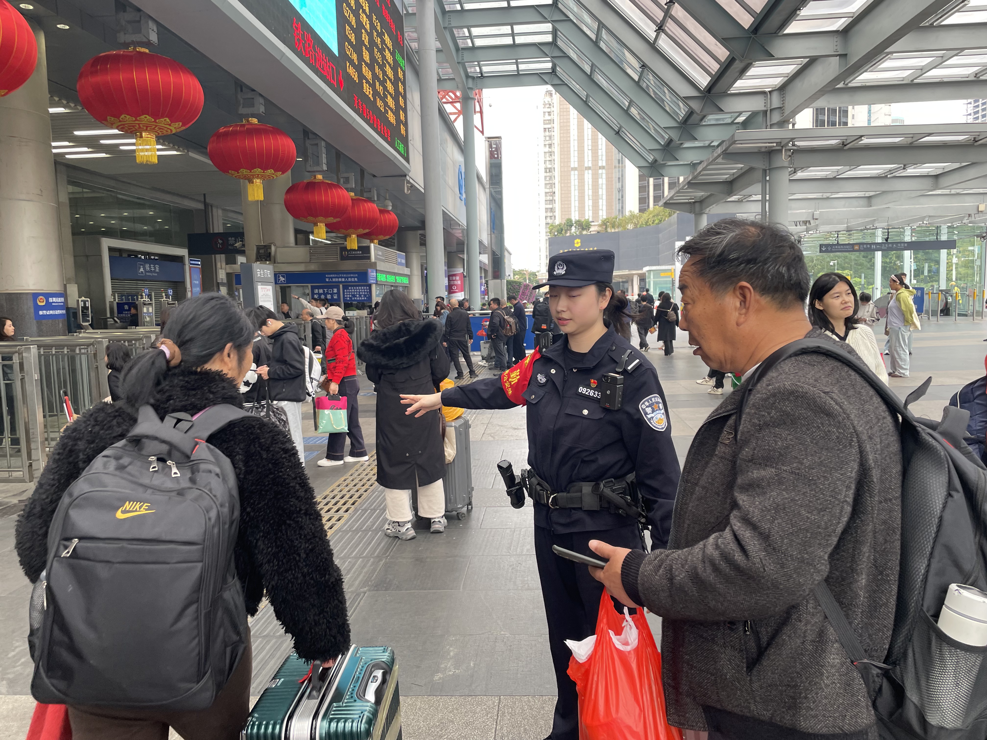 新春走基层 | “00后”女铁警连续四年值守春运：每天工作清单有这些