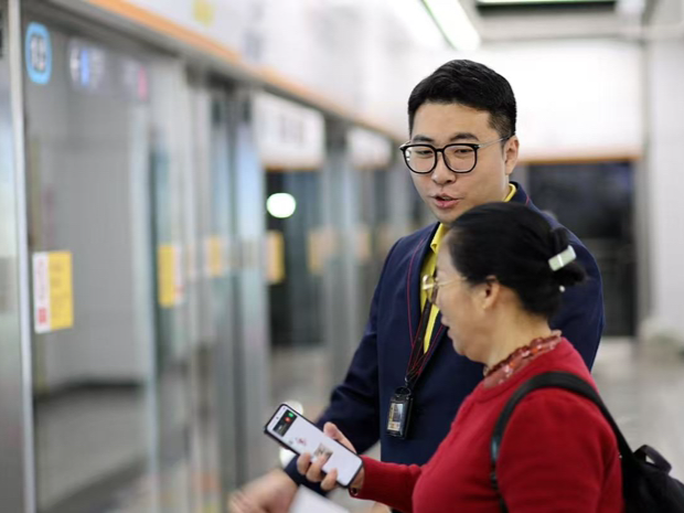 新春走基层 ▏春运“守路人”王强:十五载站台守护,用一颗“心”温暖返乡路