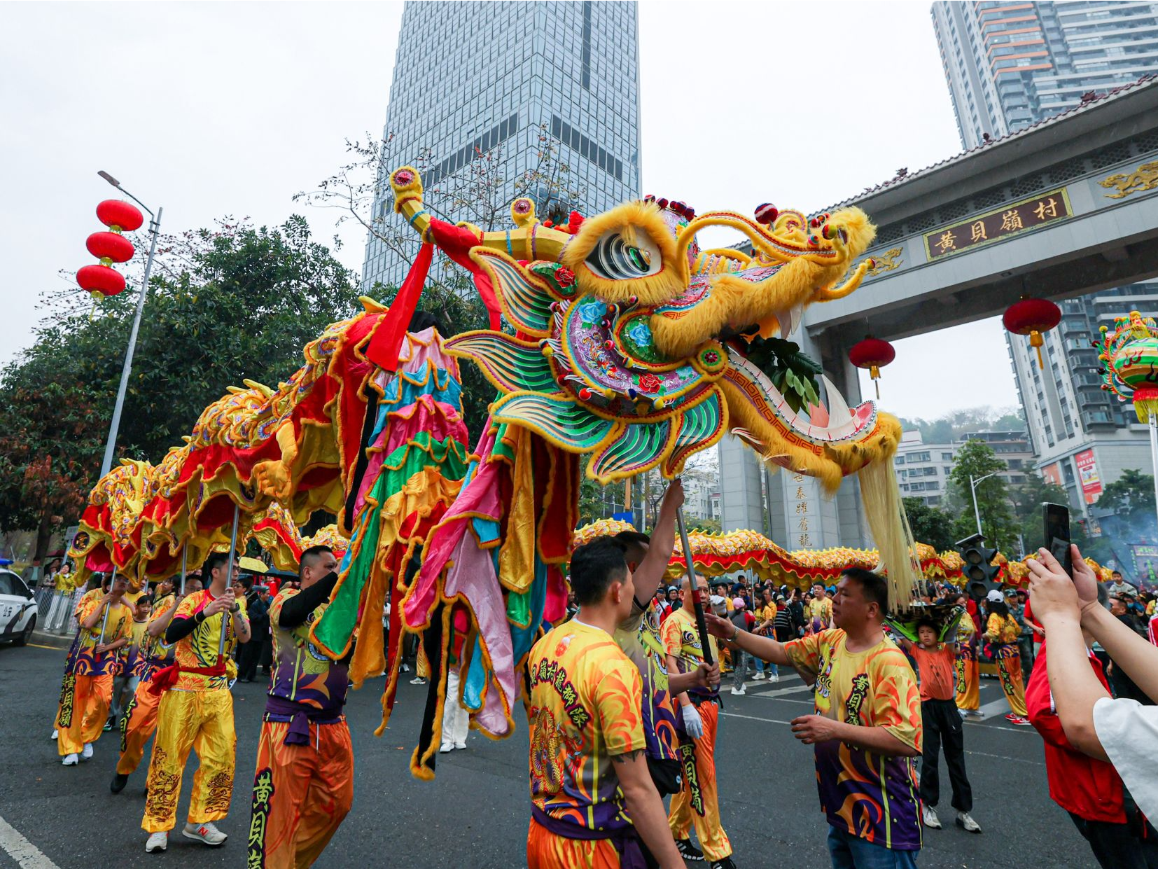图集丨大年初一黄贝岭龙狮欢腾共庆新春