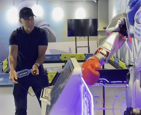 来深过大年|老外直呼:电子游戏成真了!全球首家机器人6S店带来科技年味新体验