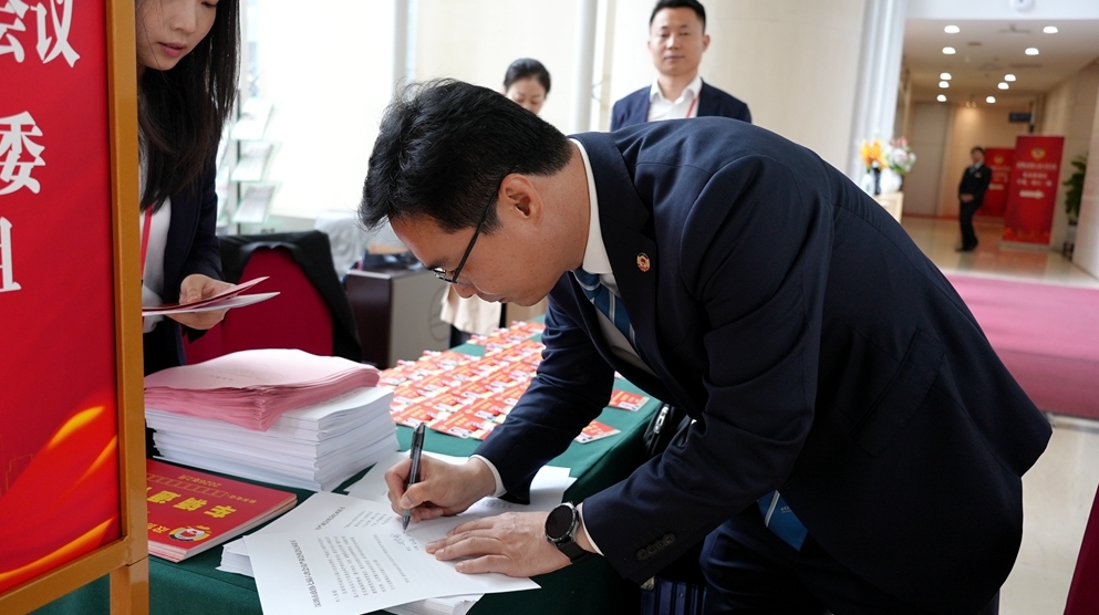 2026深圳两会 | 深圳正式进入两会时间 速览委员报到时刻