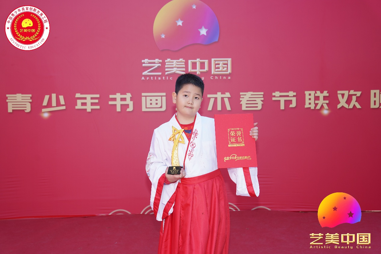 深圳学子金禹希亮相央视青少年书画春晚 绽放湾区风采