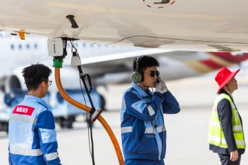 春节期间的深圳机场，这些身影值得被看见