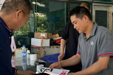 2026新春走基层｜“过年更不能掉链子”：快递小哥的春节冲刺