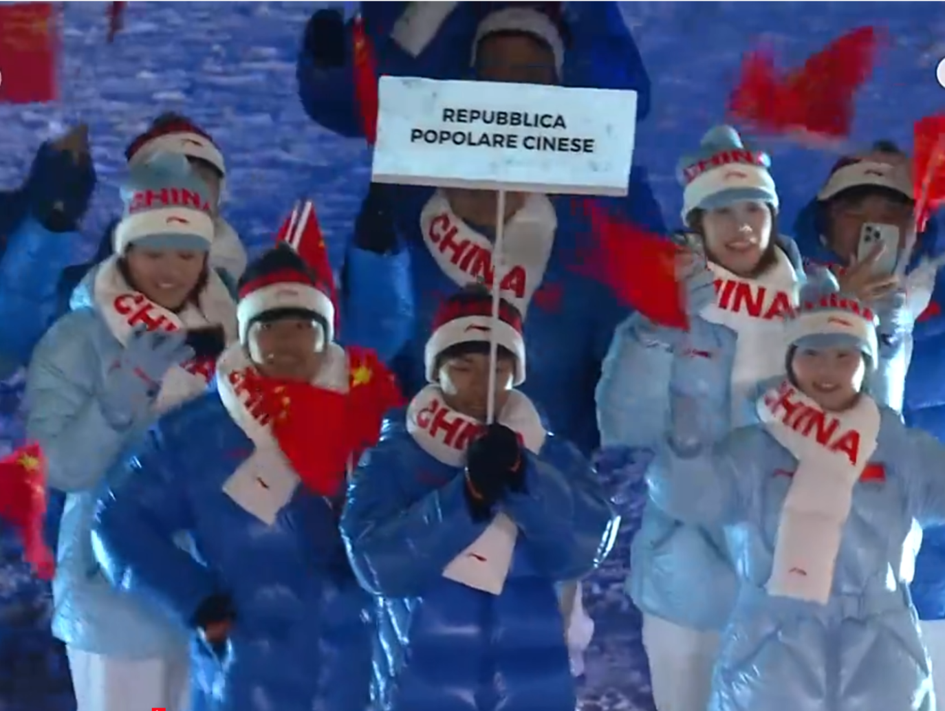 中国体育代表团亮相米兰-科尔蒂纳冬奥会开幕式