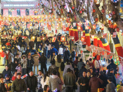 春节假期首日，“反向过年”的爸妈住进一线城市酒店