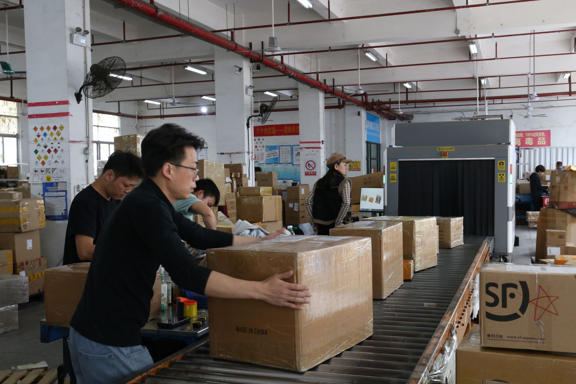 新春走基层丨海量“广货”在这里跑出“第一公里”——从深圳国际物流村看深圳制造出海新气象