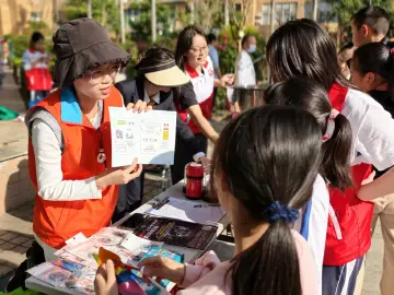 “跳蚤市场”里话禁毒，罗湖翠竹街道以趣味宣传筑牢无毒防线