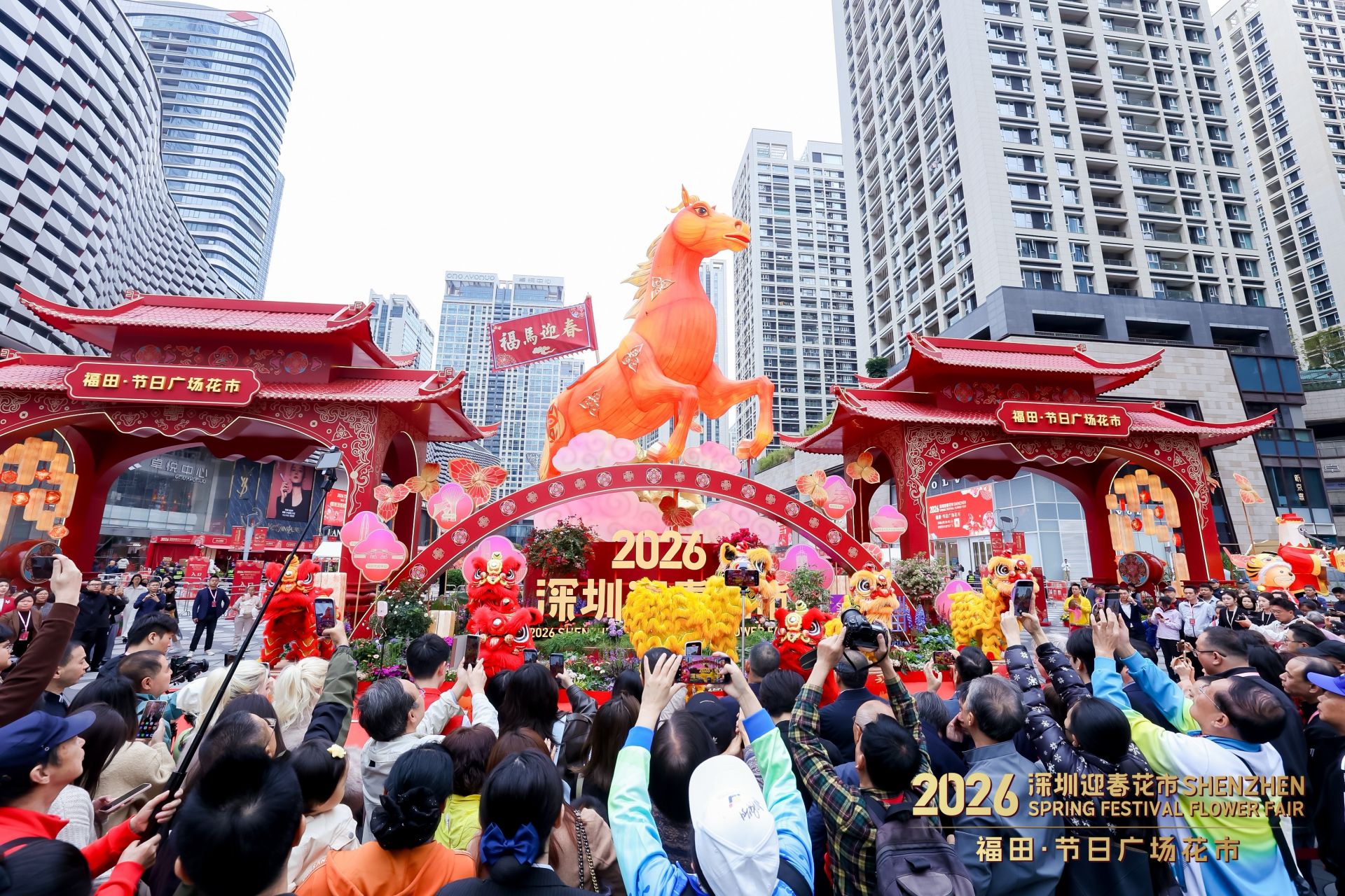 社消零售总额连续2年破万亿大关！深圳这架“消费马车”是如何“换挡提速”的？丨回望“十四五”奋进“十五五”