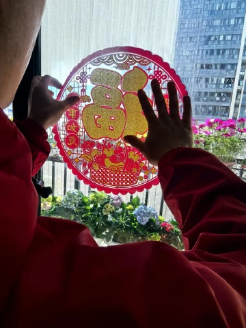 来深过大年|异乡团聚年味浓 小祝一家的“四海团圆宴”