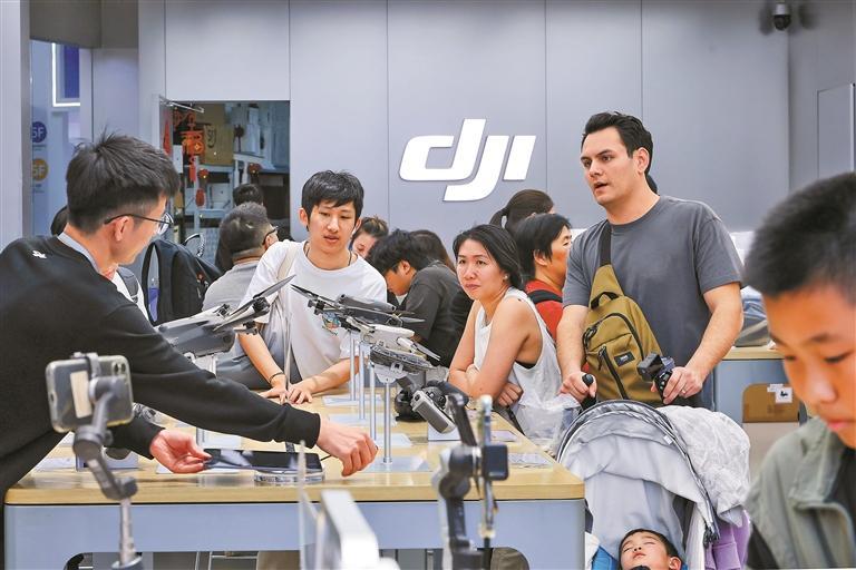 这个春节，深圳人返乡，带的都是这些“硬核土特产” 智能潮品带回家 火遍“全村”人人夸