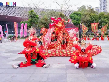 在龙腾马跃中，南山点燃新春文旅“第一把火”