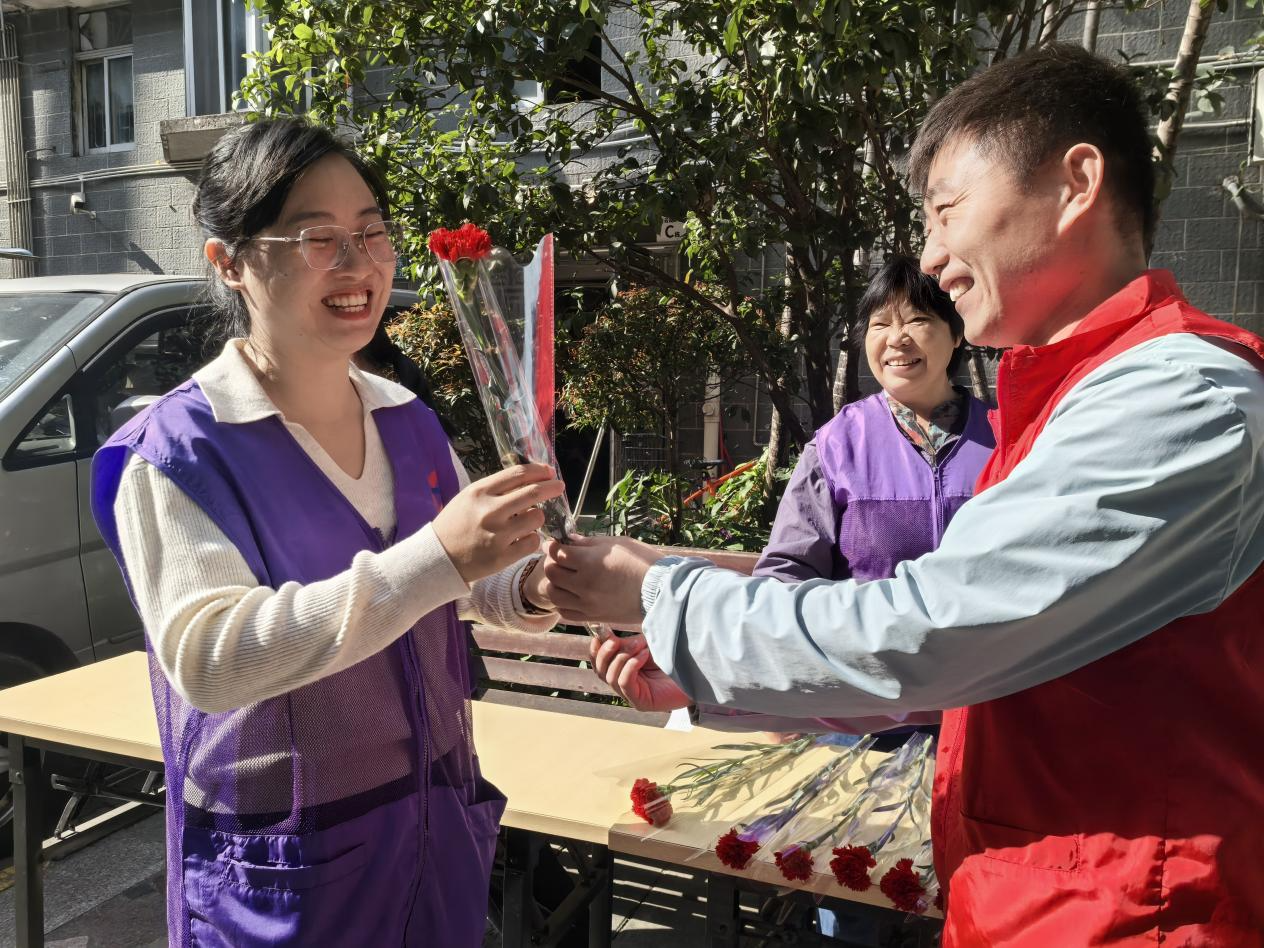 致敬每一个闪闪发光的“她”！吉祥社区这波仪式感拉满