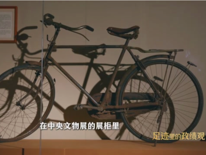 足迹里的政绩观：一辆自行车，一路访民情 