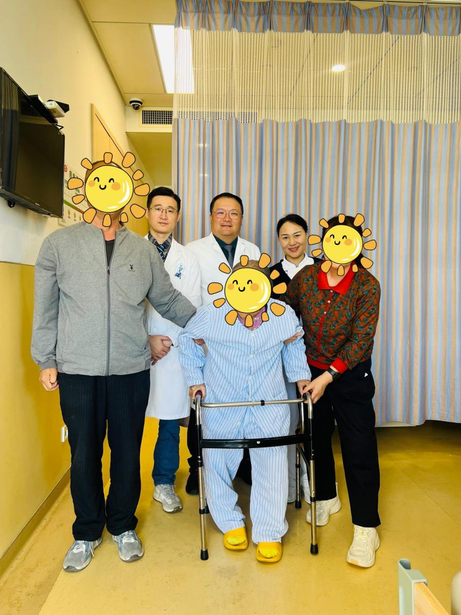 98岁奶奶“腿疼”急飞深圳，医生紧急疏通“生命通道”：老人腿痛别只当是关节“老”了！