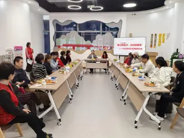 恳谈聚志愿力量，罗湖木头龙社区以新阵地暖邻里温情