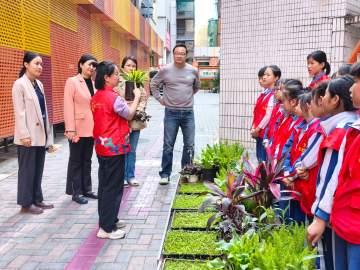 接力培土，共植“春天” 福田滨江社区“漂流花园”搬“新家”了