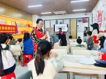 罗湖区翠宁社区开展亲子多肉种植体验活动