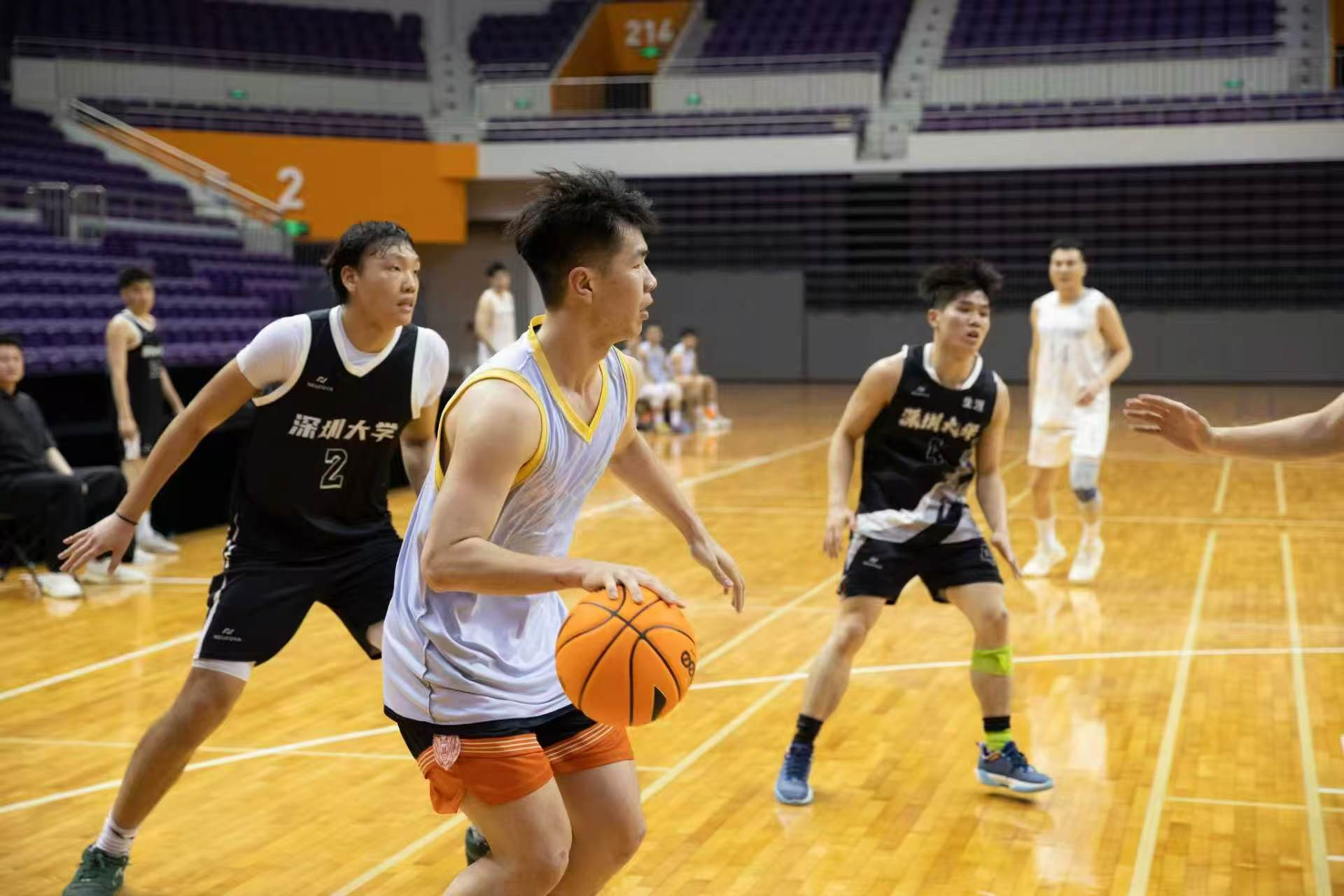 宝安体育馆首踩场！粤BA深圳队以赛代练，冲刺迎战主场首秀