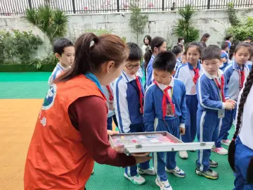 “警察蓝”护航“红领巾”，罗湖区东晓街道开展“开学第一课”禁毒宣传活动