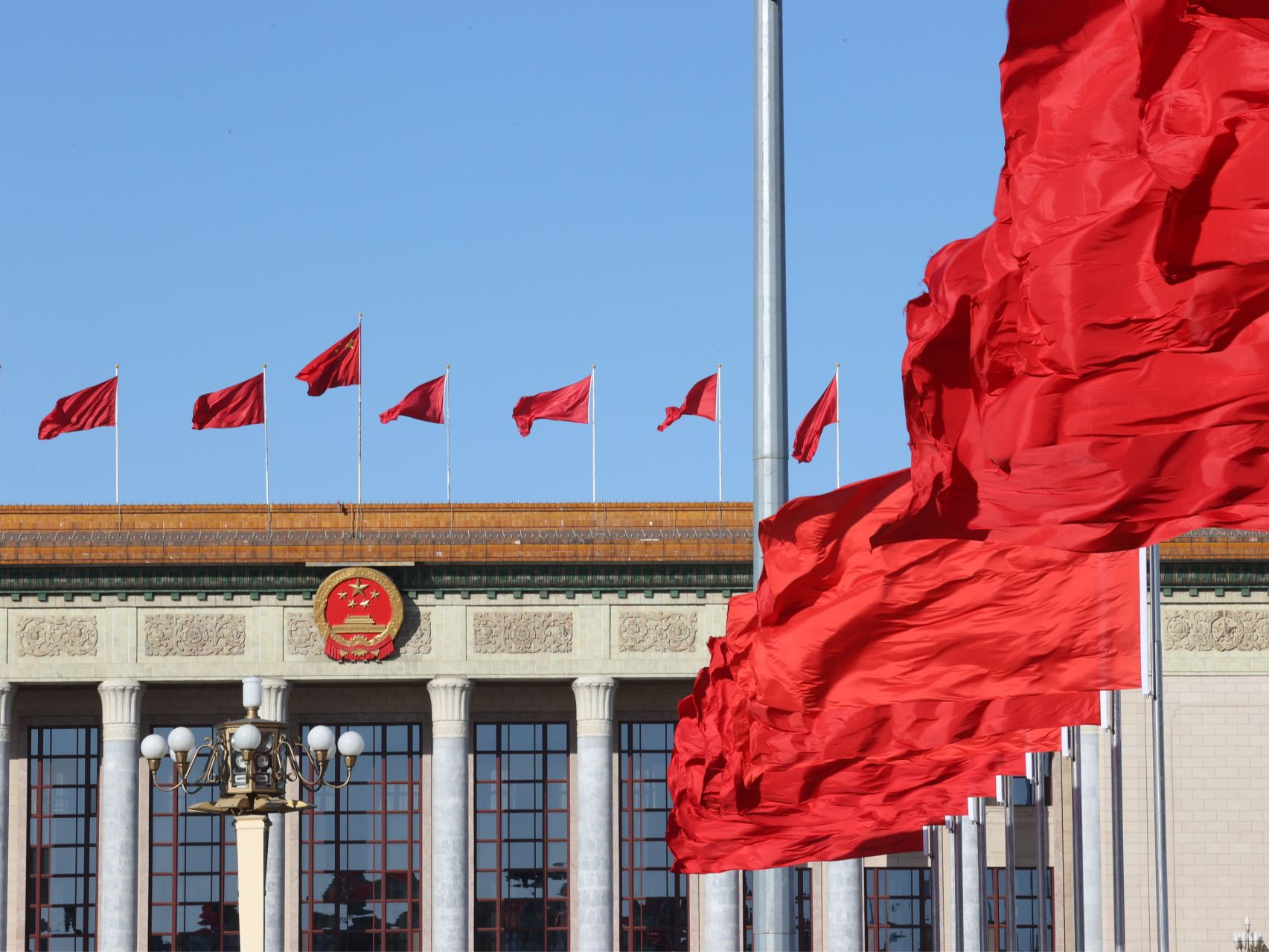 第十四届全国人民代表大会第四次会议关于政府工作报告的决议