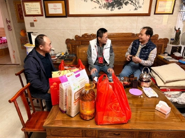 罗湖翠达社区：人大代表进社区，暖心慰问老党员
