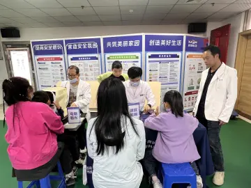 罗湖新村社区开展眼病预防讲座暨筛查活动