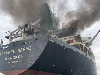 霍尔木兹海峡3月通航量暴跌逾九成