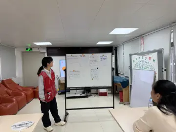 福田锦龙社区开展“志愿同心 聚力同行”志愿者团建活动 