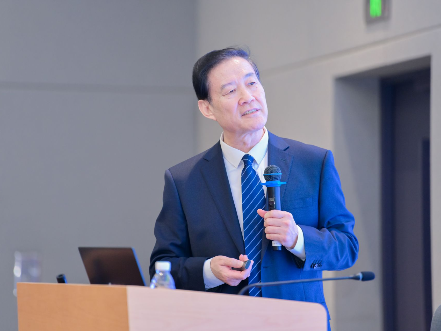 港城大（东莞）校长新年“第一课”：做学问先做人