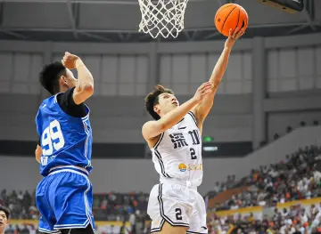 粤BA深河对决点燃深圳第二现场 全城共燃篮球热情尽显双城温情