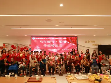 罗湖翠竹街道长者服务中心携手翠北实验小学开展敬老慰问活动