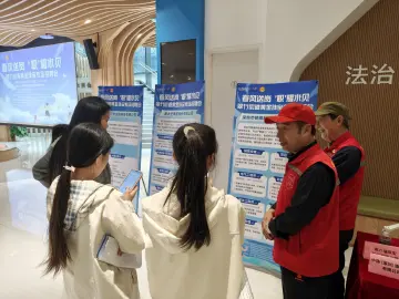 罗湖翠竹街道退役军人红星志愿者助力“春风送岗”招聘会