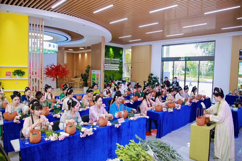 非遗点茶+AI影像 龙岗大康社区解锁妇女节新体验