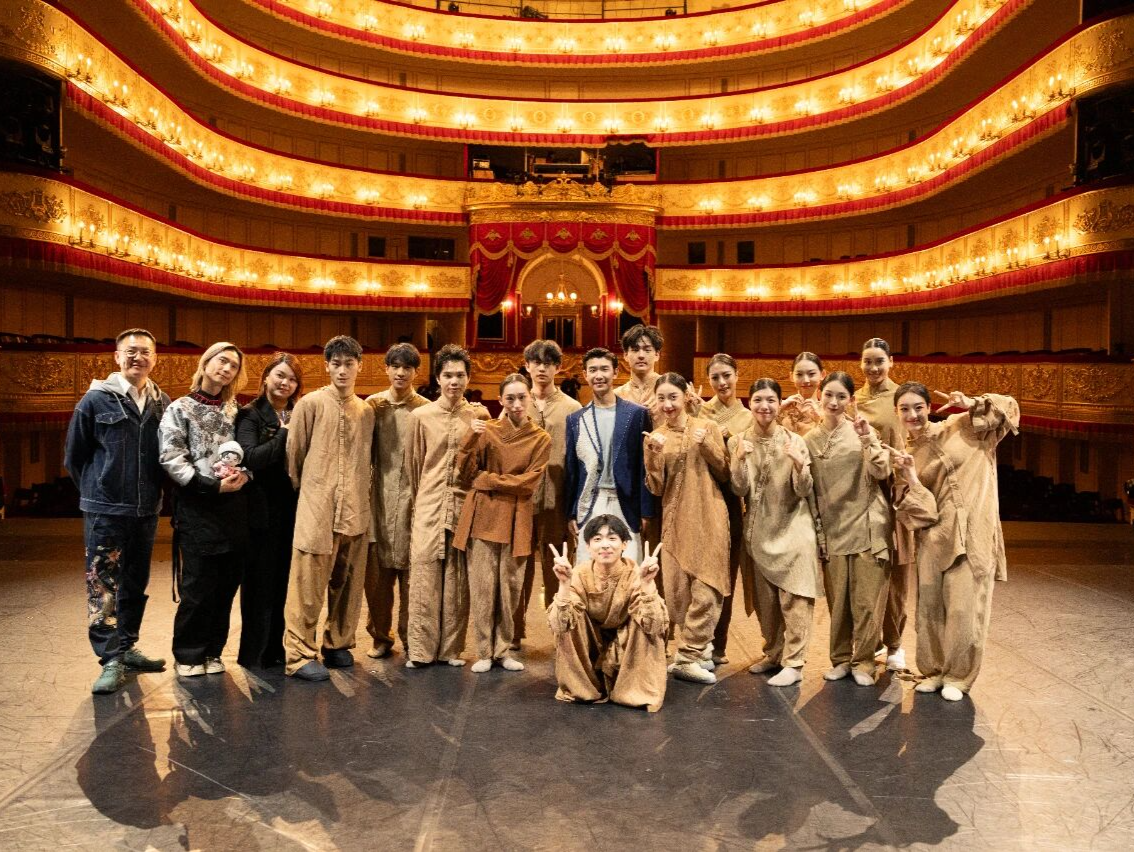 胡沈员携《流浪》海外首演！深圳当代舞团海外热度高