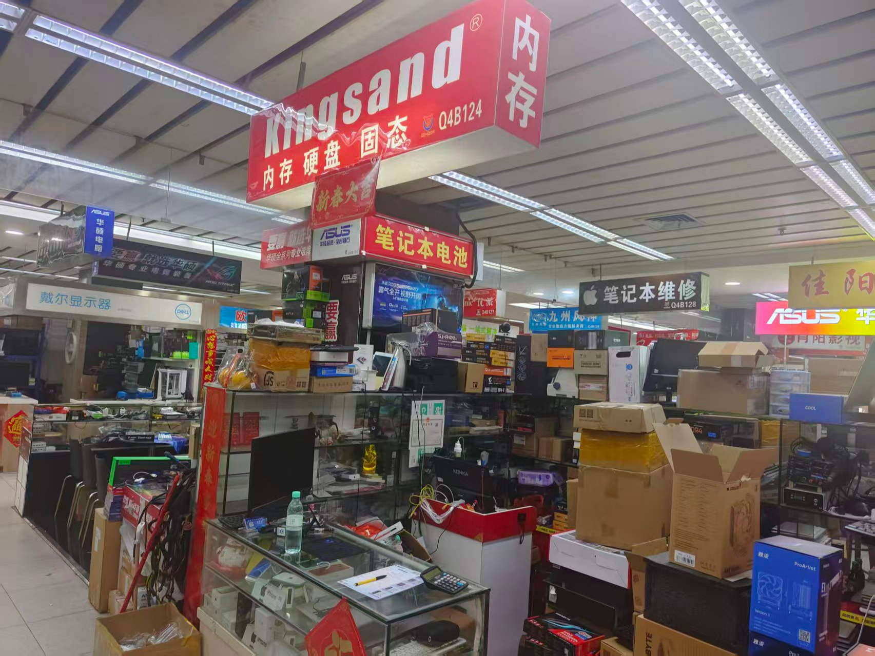 内存条价格大降，商家不敢囤货，用户继续观望